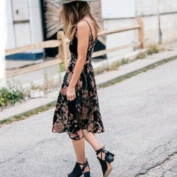 🆕 NWT Perfection - Anthro eri + ali Velvet Kora Floral Burnout - Picture 9 of 11